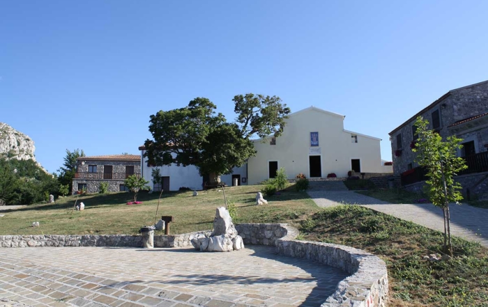 Santuario-della-Madonna-del-Pollino-a-San-Severino-Lucano